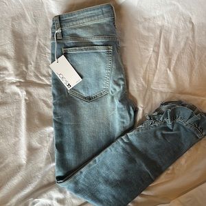 NWT - Joe’s Jeans.  The Icon Light colored Jean